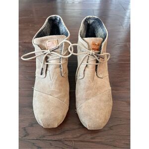 Tom’s Tan Lace Up Wedge Booties